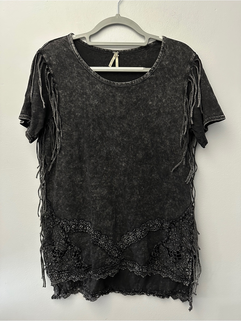 Gimmicks by BKE Womens L Black Acid Wash Fringe Lace Boho Y2K Tunic Top